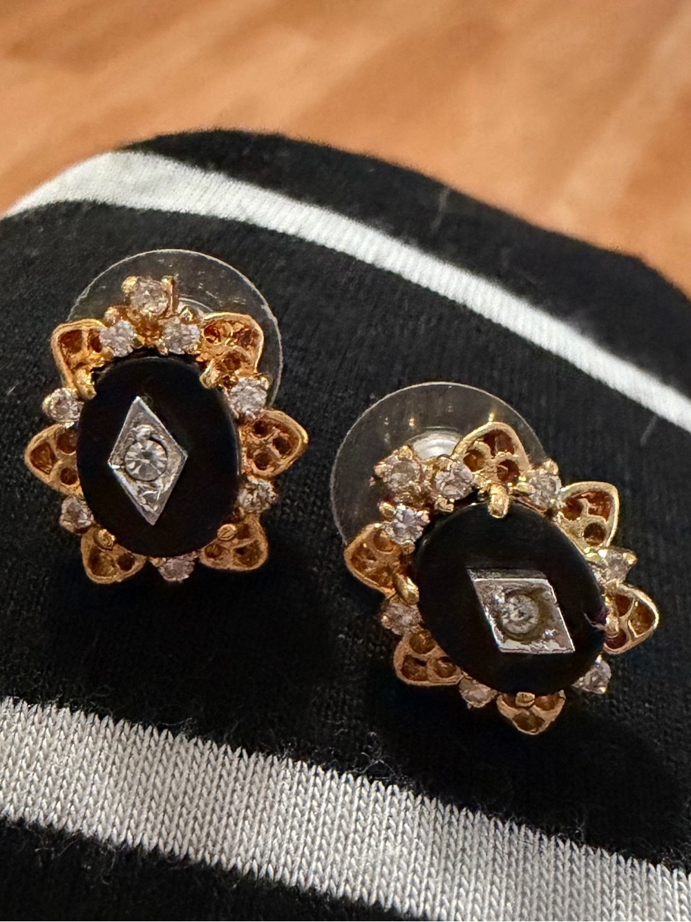 Gold-Tone Black Oval Crystal filigree earrings